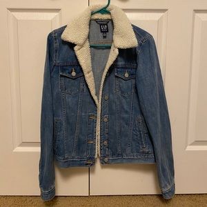 Jean jacket with fur lining